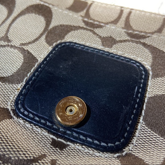 Coach wristlet - Picture 4 of 6